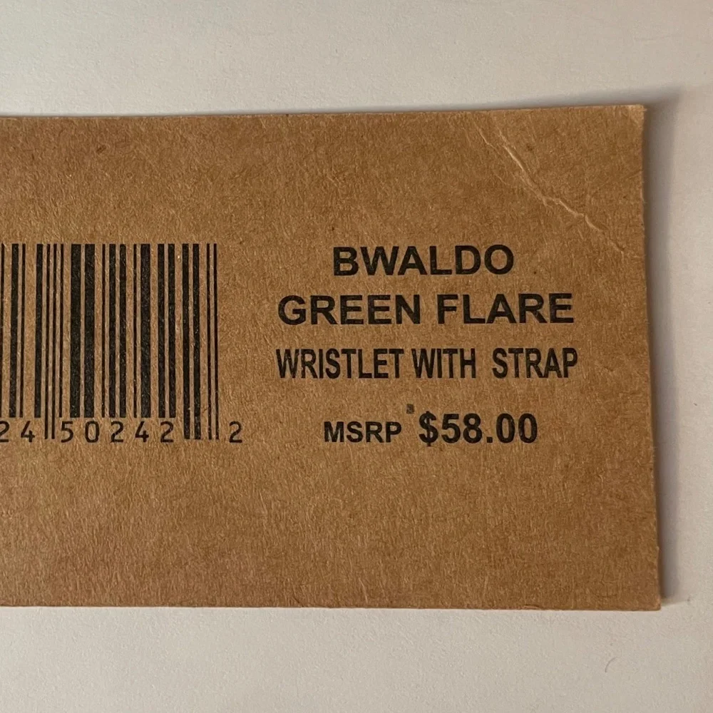 Steve Madden BWaldo Green Flare Wristlet with Strap Gold New with Tag (NWT) - Picture 6 of 7